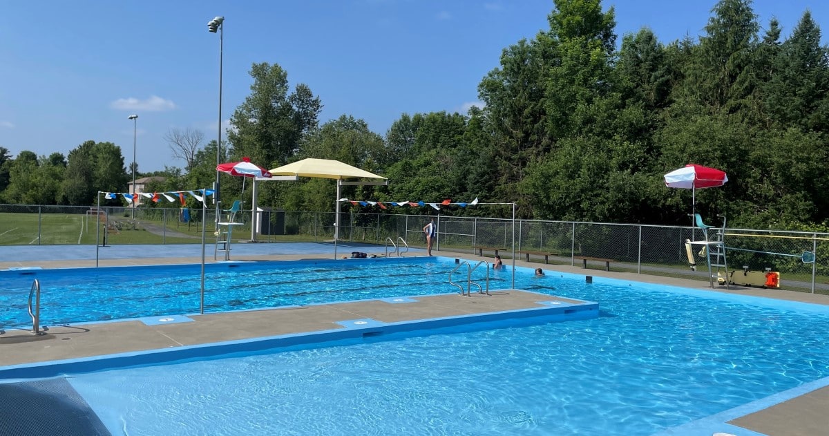 Photo piscine juillet FB